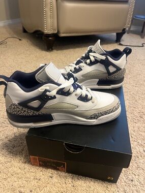 Jordan Nike shoes size 6- great condition